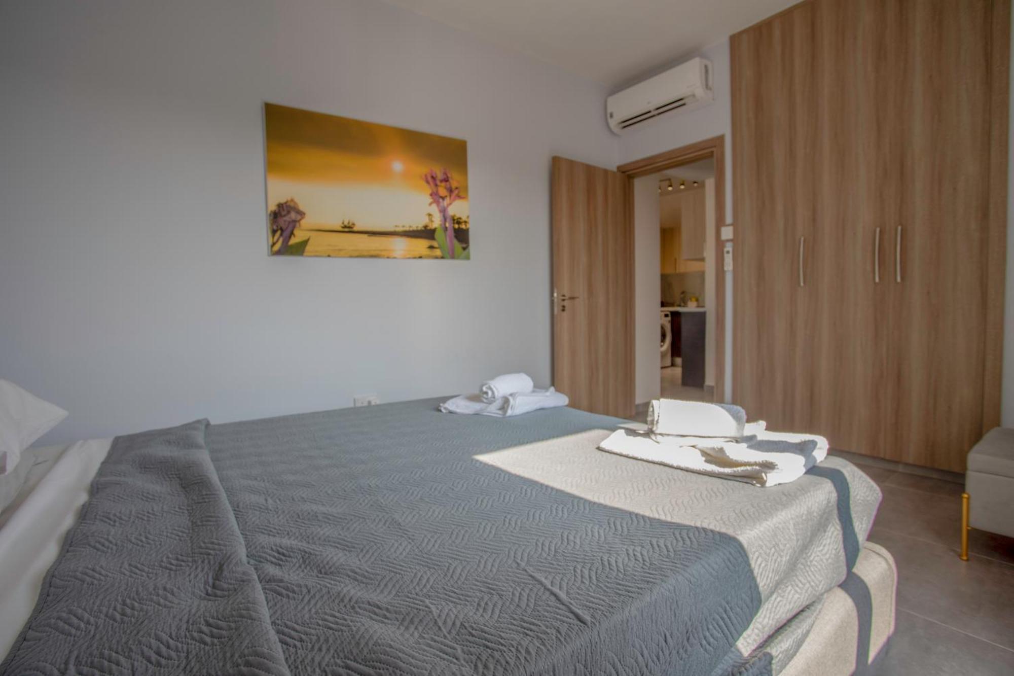 1-2bd Apartment *