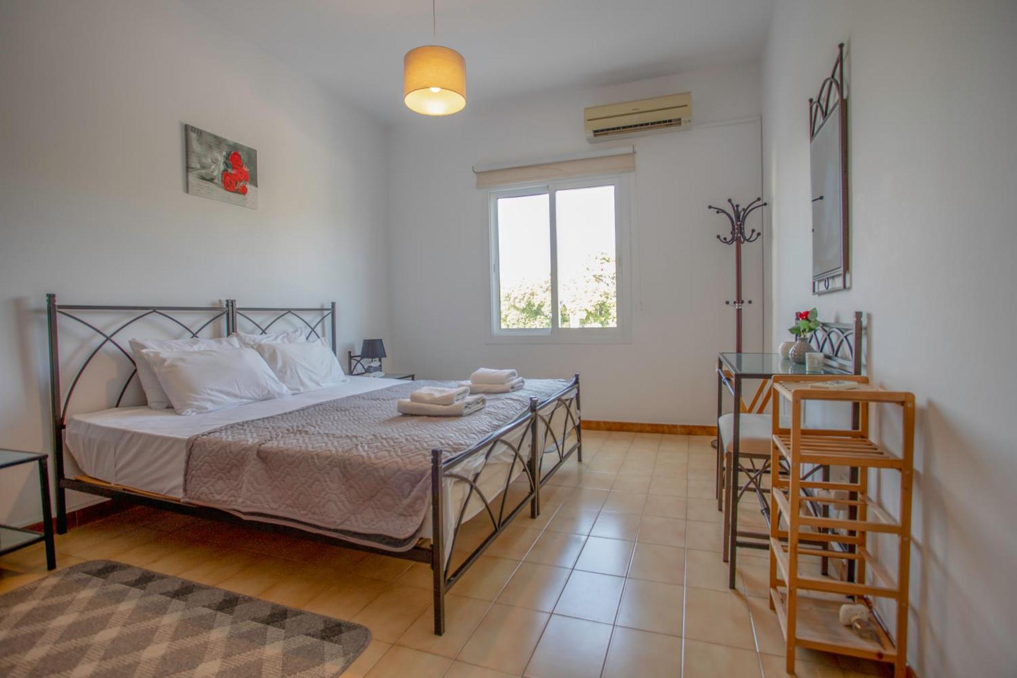 1-2bd Apartment